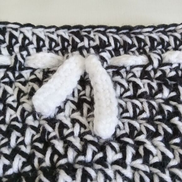 Handmade Black & White Large Acrylic Yarn Crochet Adjustable Drawstring Dice Bag - Picture 4 of 12